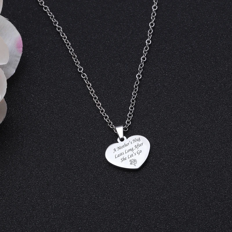 Модное ожерелье с сердцем для подарка матери гравировкой обнимает мать долго