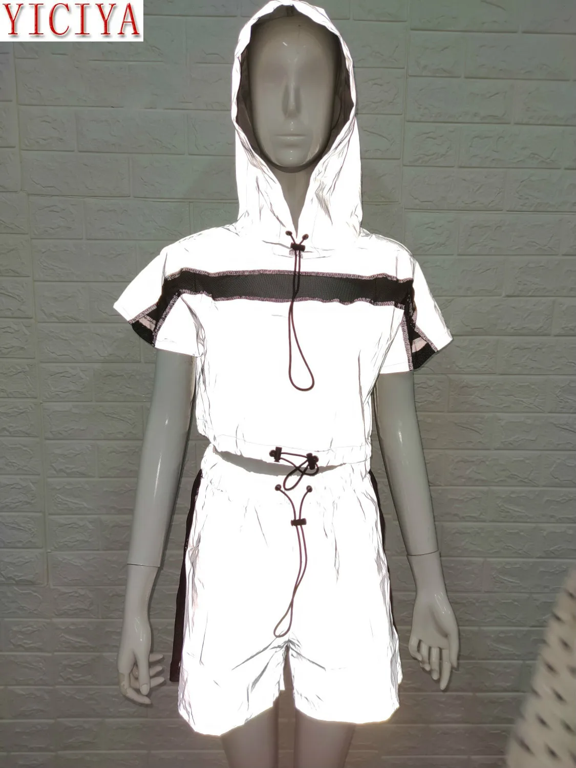 Женский светоотражающий костюм короткий топ с капюшоном и шорты комплект из 2