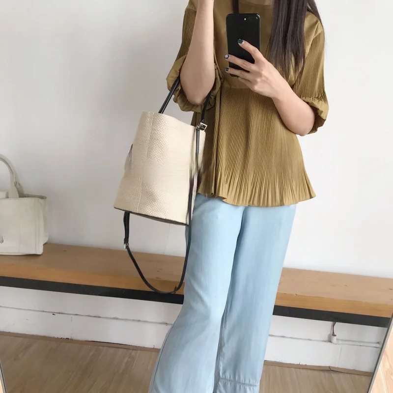 

2021 Fashion Lantern Sleeve Shirts Women Blouses Chic Folds Designed Women Tops Summer New Simple O-neck Solid Ropa Mujer