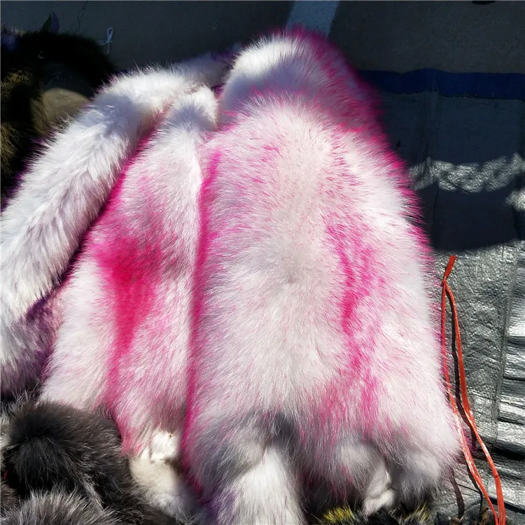 Белая окрашенная красная натуральная меховая кожа енота/цены на мех