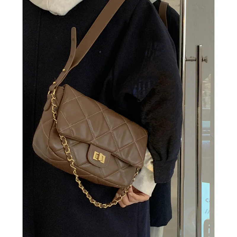 

Winter Large Capacity Bag Female 2021 New Fashion Lingge Chain Bag Versatile Ins Messenger Bag Armpit Bag