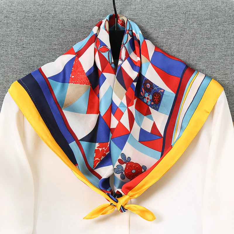 Женский атласный шелковый шарф с квадратным принтом 70x70 см | Шелковые шарфы