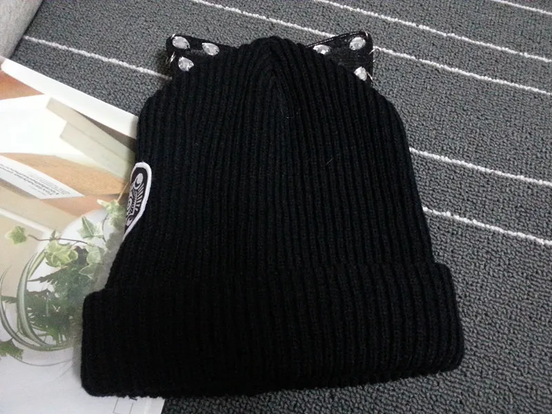 Милая шапочка вязаная зимняя шапка для женщин шляпа шерсть Стразы Devil Рога с