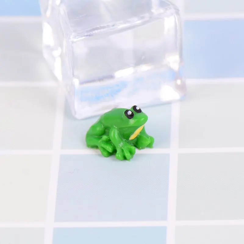 

2 Pcs/lot Cute Little Frog Doll House Miniatures Fairy Garden Gnome Moss Terrarium Decor Crafts DIY Supplies Figurine