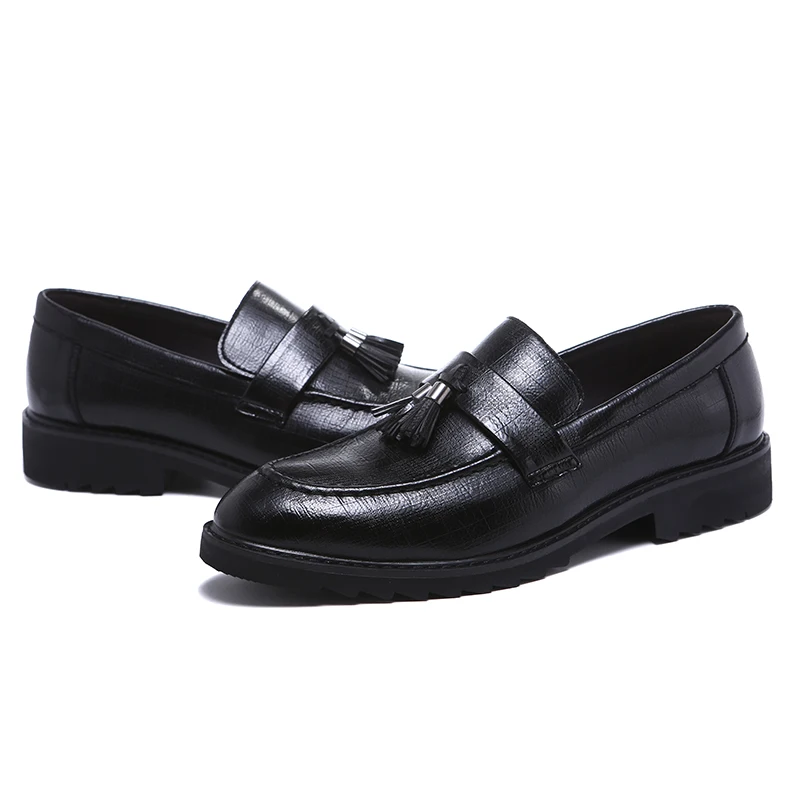 Лоферы мужские деловые с круглым носком повседневные без застежки кисточками