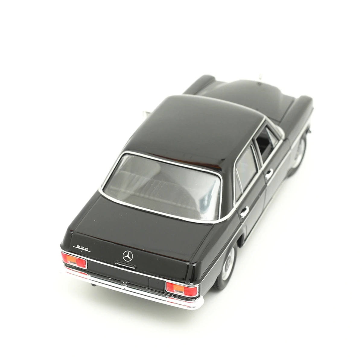 

Модель автомобиля Mercedes Benz 220 металлическая, 1:24