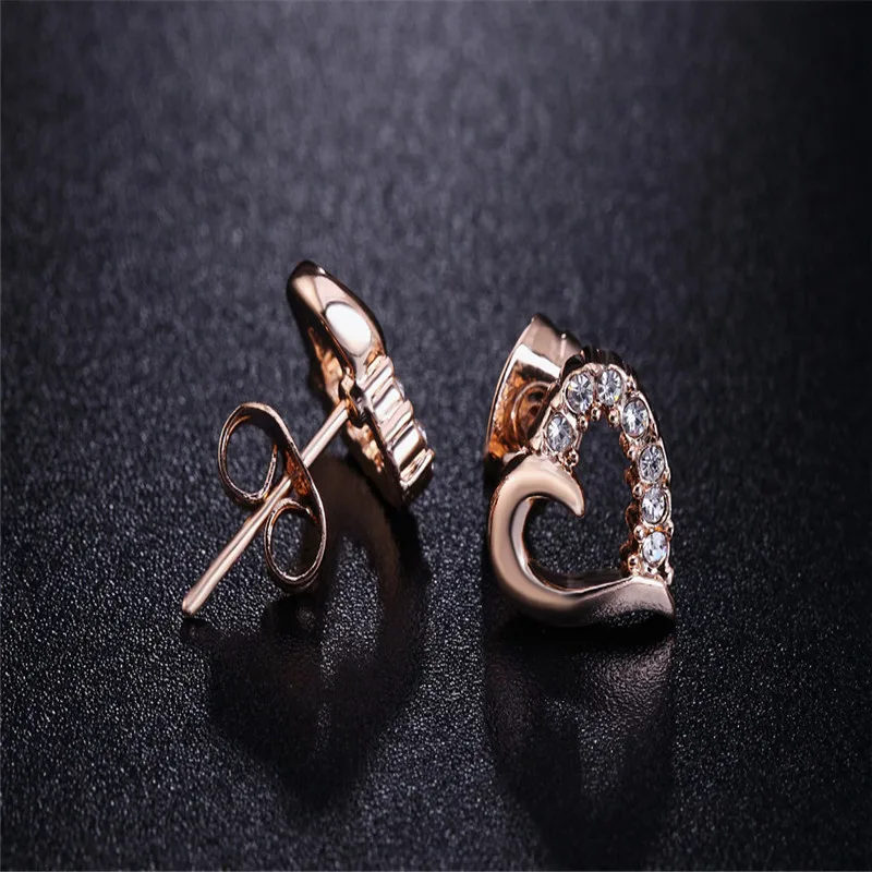 Женские серьги-гвоздики из розового золота с фианитами