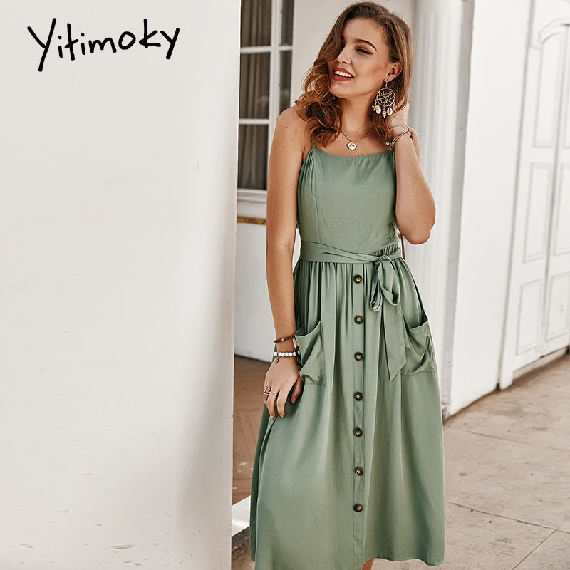 Женское летнее платье без рукавов однотонное зеленое с высокой талией и поясом в