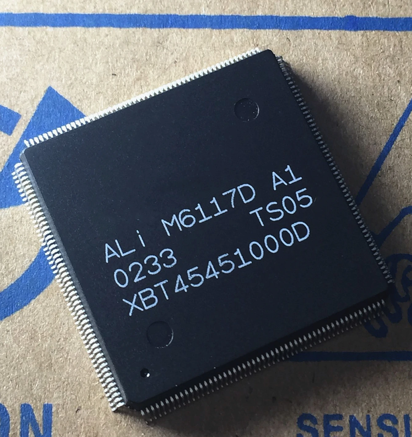 

1 шт./лот M6117D A1 QFP208