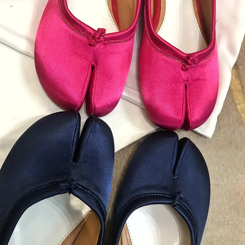 Разделение носок бабушкины туфли женские шелковые таби ниндзя на плоской