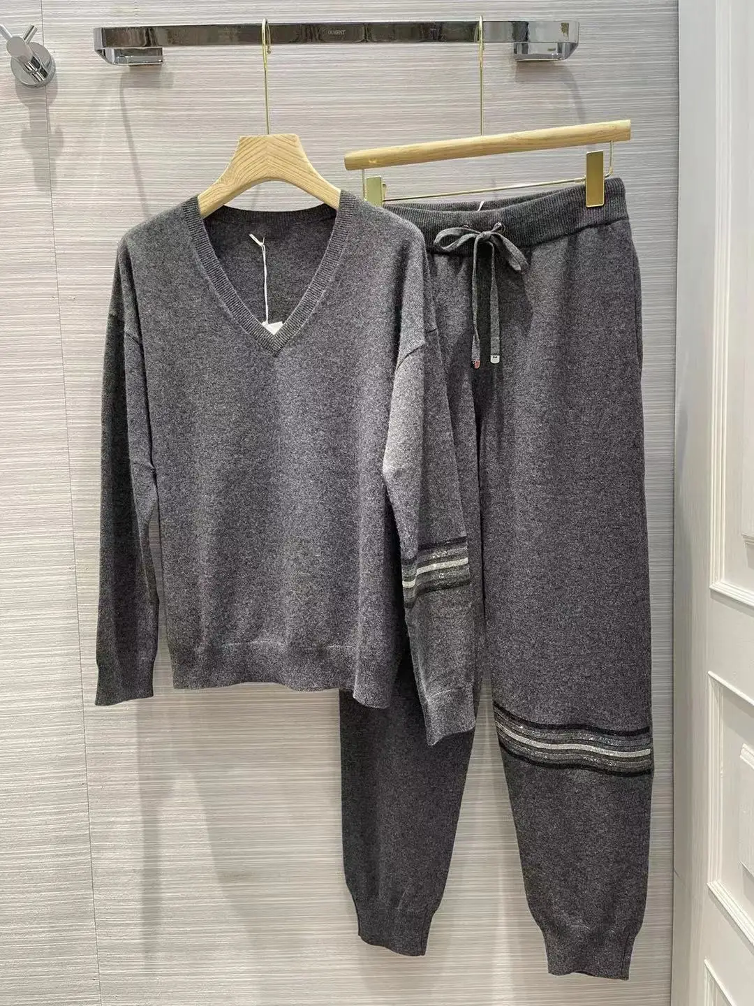 

Fyion Autumn Winter Cashmere Knitted 2 Pieces Sets Women V-Neck Pullover Sweater + Waist Elastic Long Pants 2021 Beading Sets