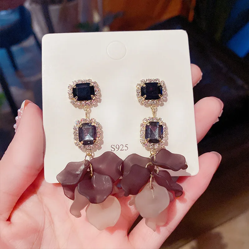 

Korean Elegant Irregular Acrylic Flower Petal Long Drop Earring 2021 Trendy Sweet Floral Earrings for Women Jewelry Gift