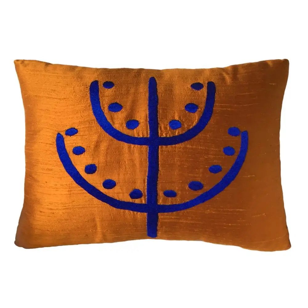 Подушка для дома Декор шелк ручной работы с вышивкой и изображением Design Award