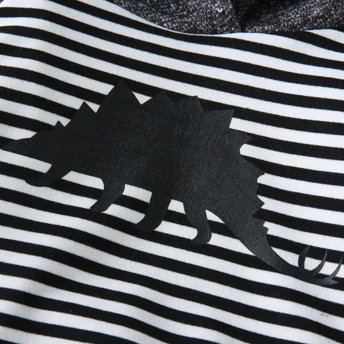 В 2020 году новые костюмы для мальчиков двухкомпонентный свитер с капюшоном и