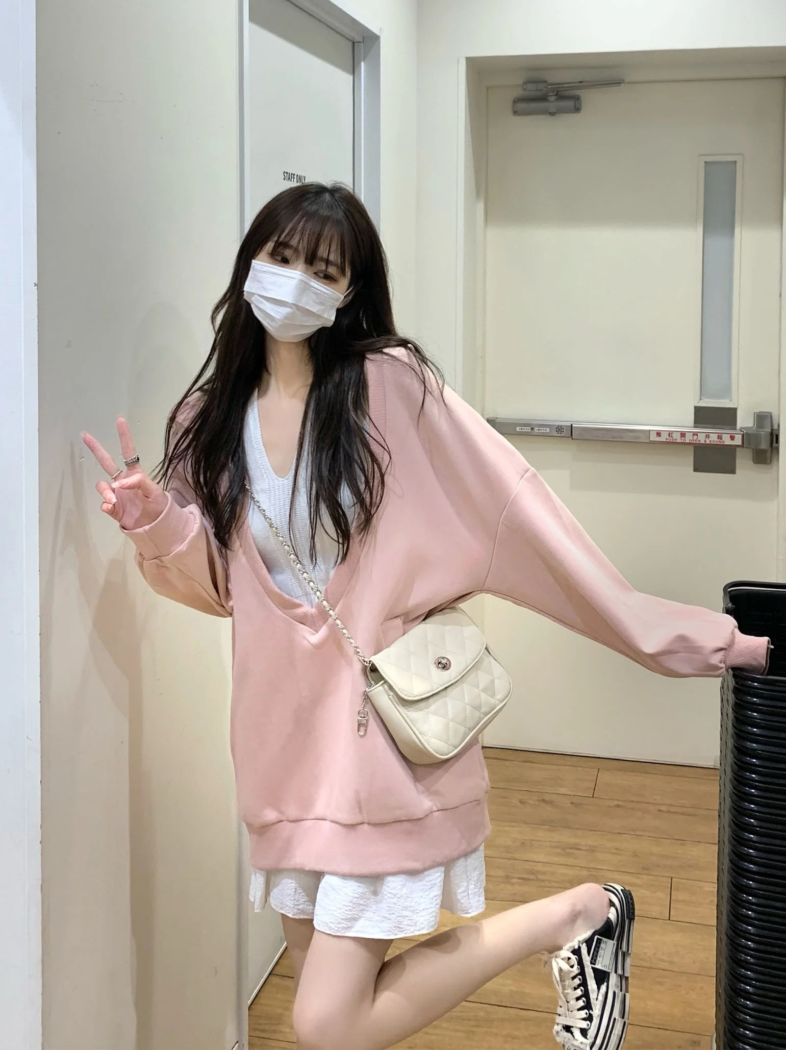 Розовая толстовка с V-образным вырезом Женская Ранняя осень новый дизайн чистый