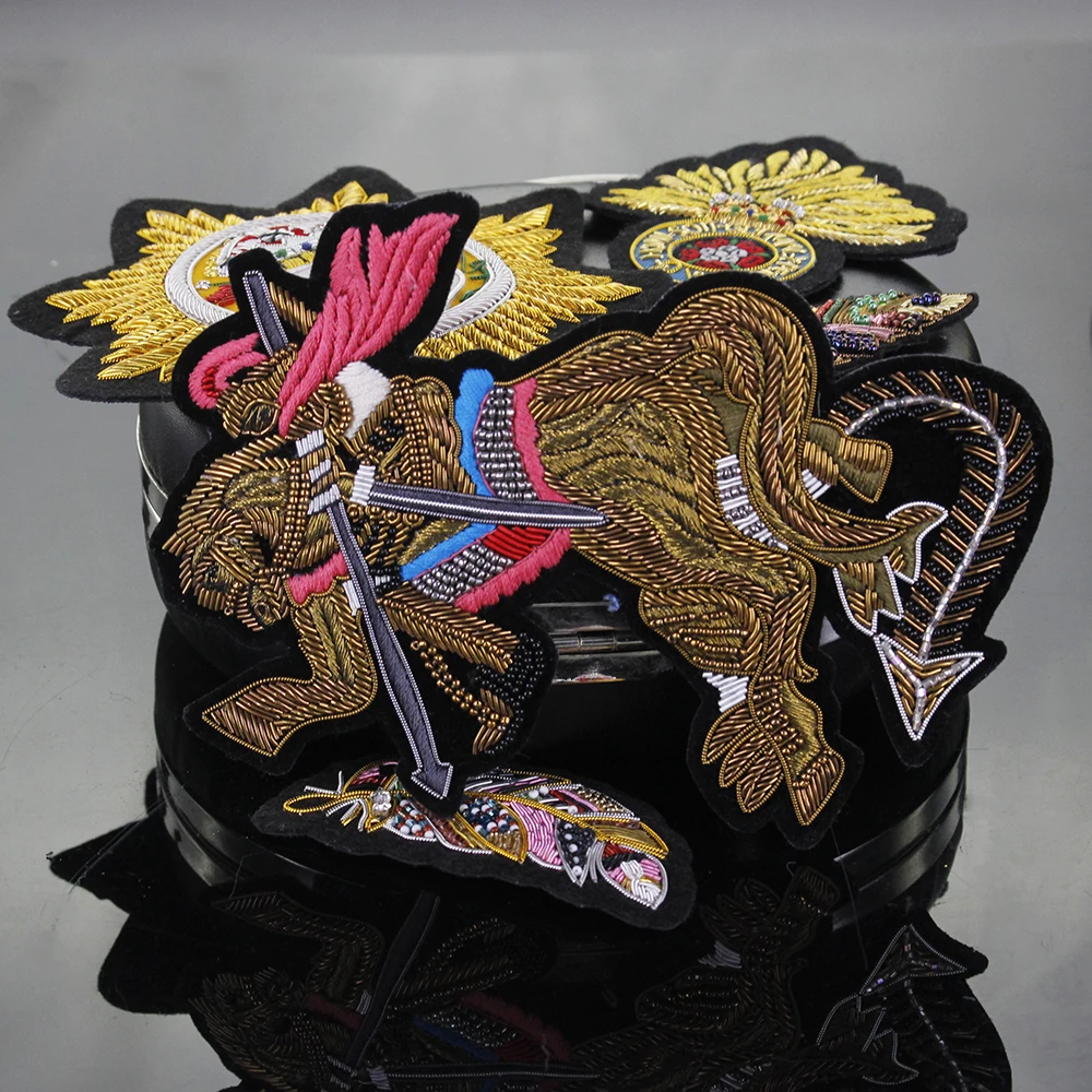 Усовершенствованная шелковая металлическая пружинная нашивка ручная вышивка