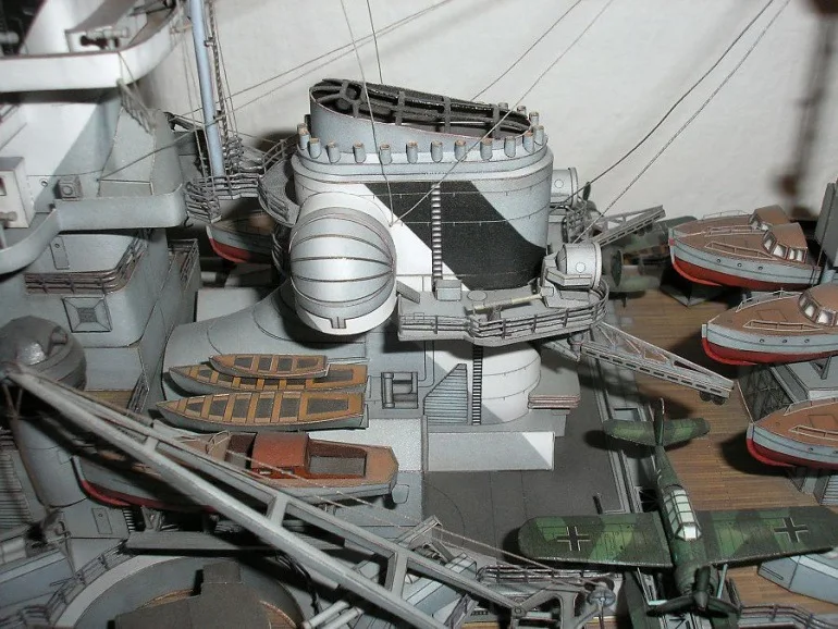 

Paper Craft About 90 cm German battleship Bismark G182 DIY