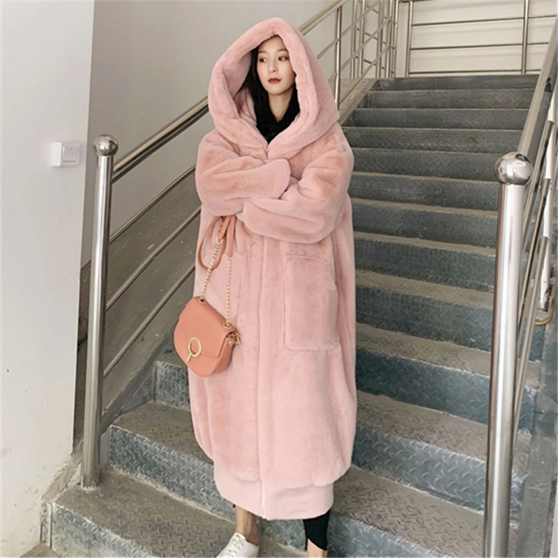 Женское зимнее однотонное пальто с капюшоном модное зеленое большим карманом