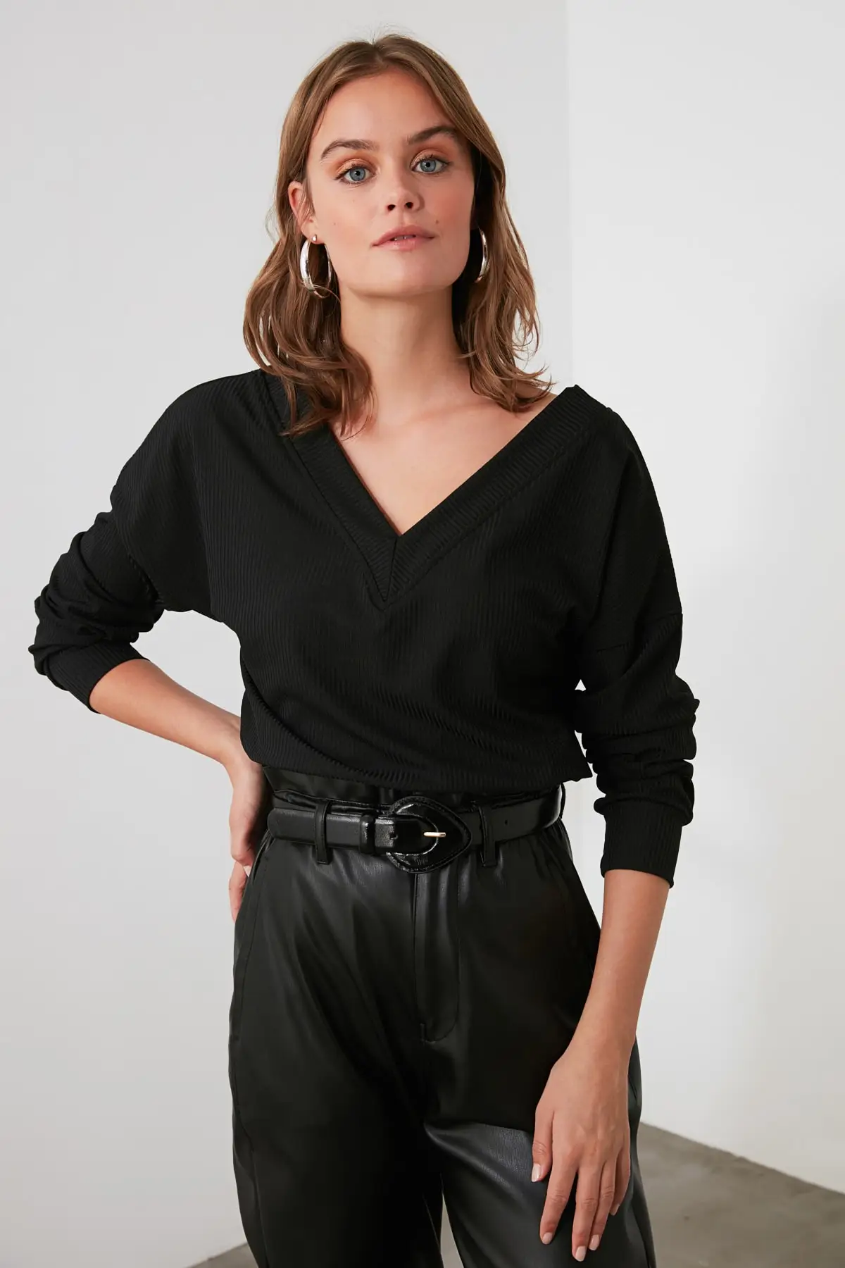 

Trendyol V-Neck Knitted Blouse TWOAW21BZ0546