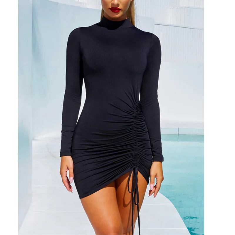 

Женское Короткое Платье-футляр с высоким воротником на завязках