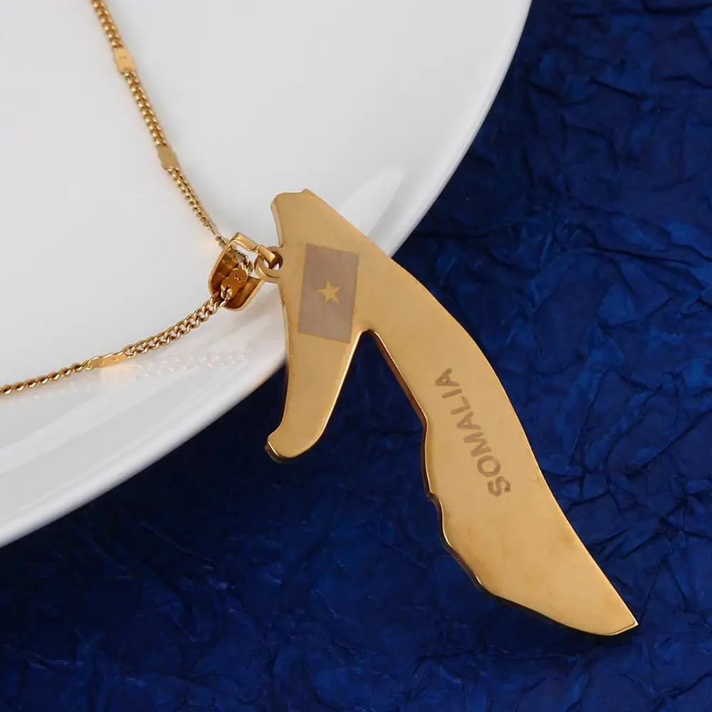 Кулон в форме флага из нержавеющей стали золотистого цвета с изображением карты