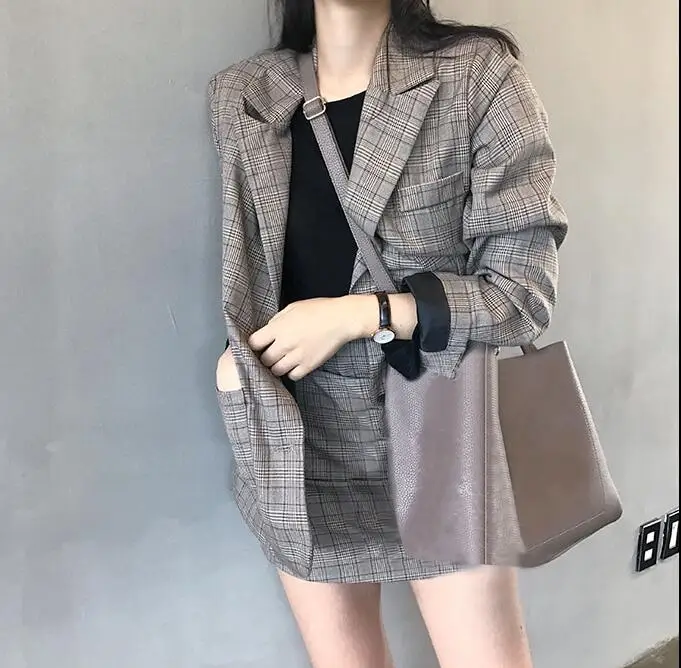 Женский офисный костюм-двойка элегантный однобортный пиджак в клетку и короткая