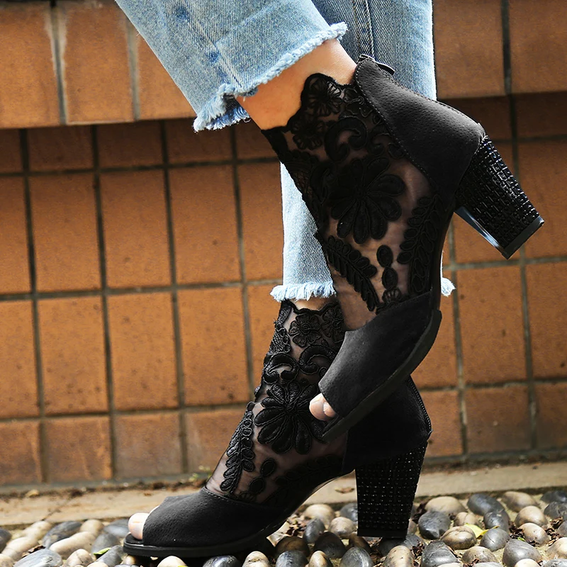 Новинка Сетчатые туфли на массивном каблуке с кружевом Сезон весна-лето Очень