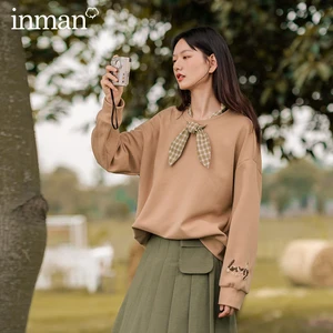 INMAN, осень 2020, Новое поступление, милые худи с круглым вырезом в японском стиле, клетчатый вязаный свитер с вышивкой и маленьким галстуком-бабочкой