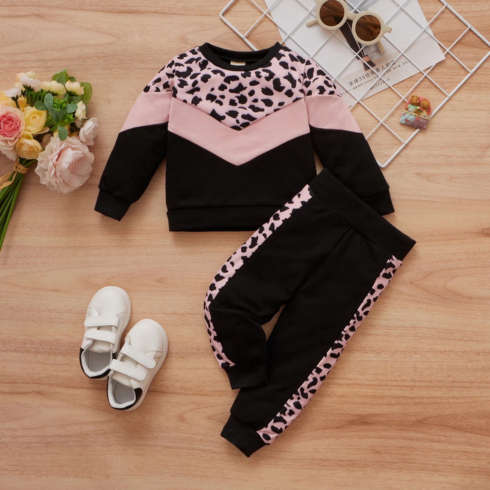 

2 шт., футболка с длинным рукавом и брюки с эластичным поясом