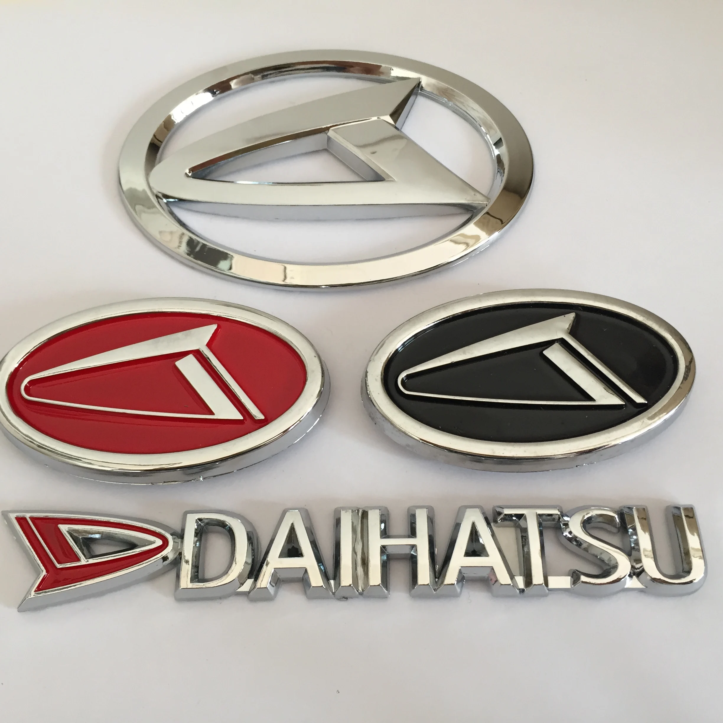 1 шт. ABS Daihatsu автомобиль передний капот Гриль задний багажник автомобиля эмблемы