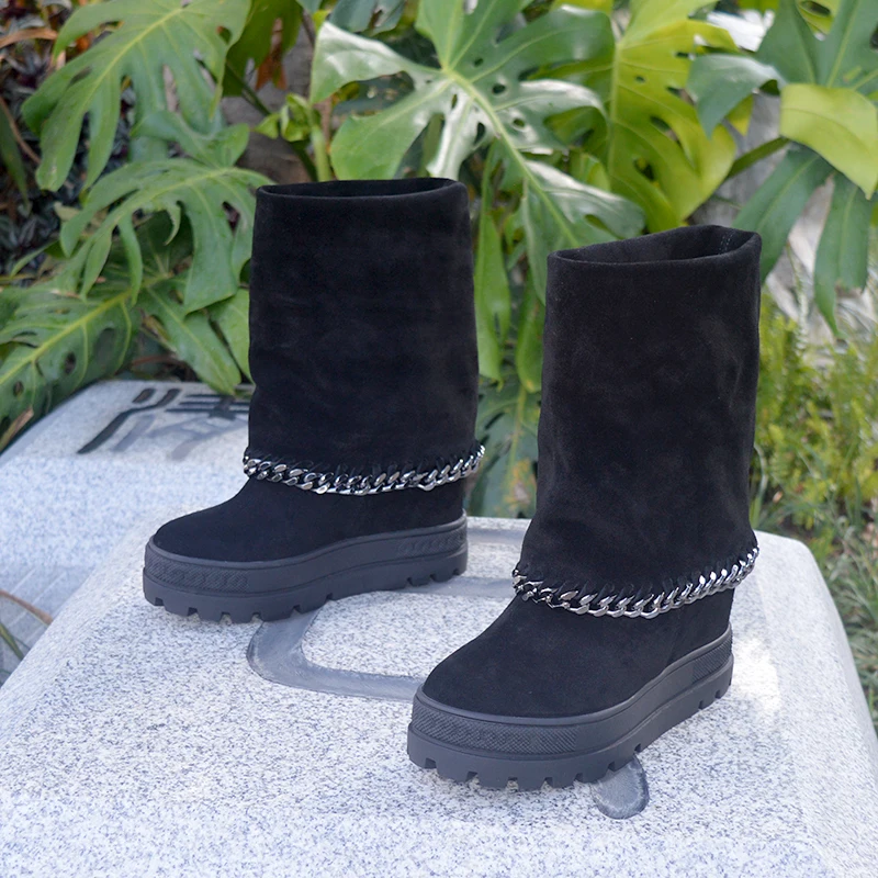 Женские ботинки с цепочкой на танкетке