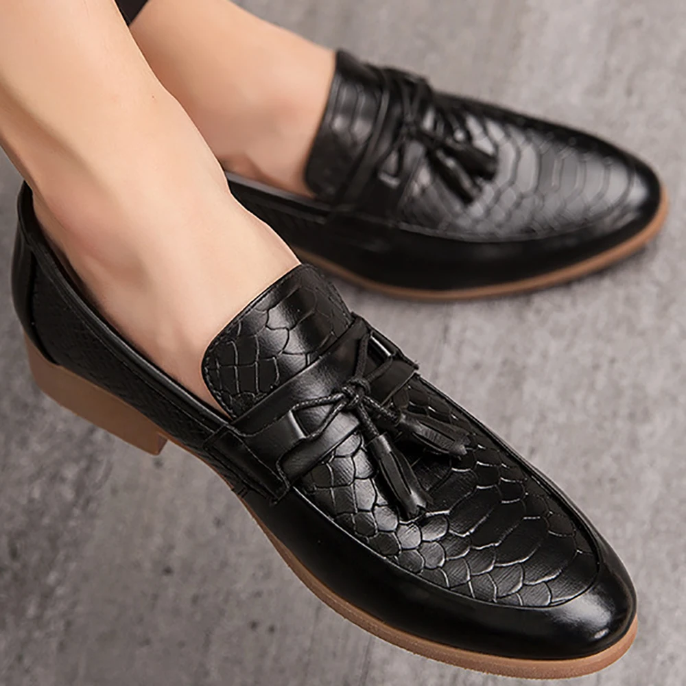 

Brand Fashion Formal Shoes Bullock Business Office Shoes for Men 2021 Italy Luxury Dress Shoes Male Casual Party Flats Loafers