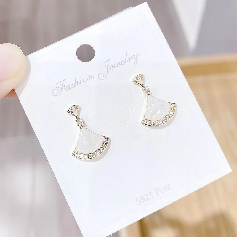 

Wholesale Sterling Silvers Needle Fairy Temperamental Internet Celebrity All-Match White Shell Fan Skirt Earrings Eardrops Gift
