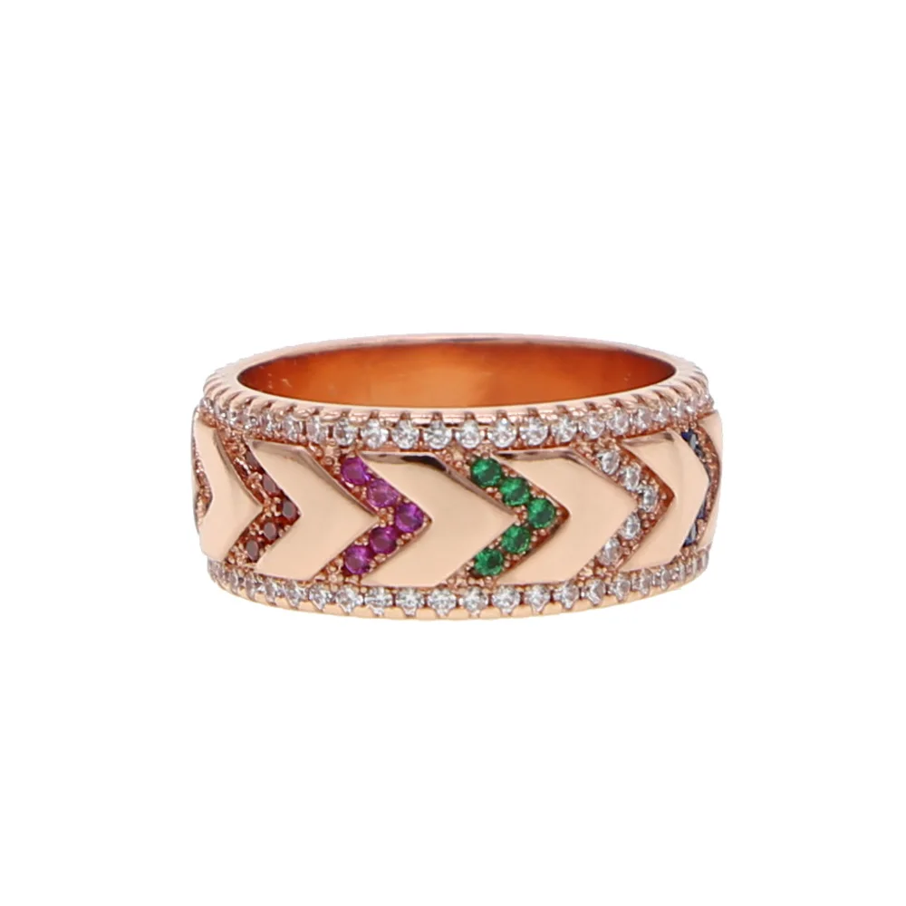 Женское Обручальное кольцо с фианитами золотистого цвета и металлическим