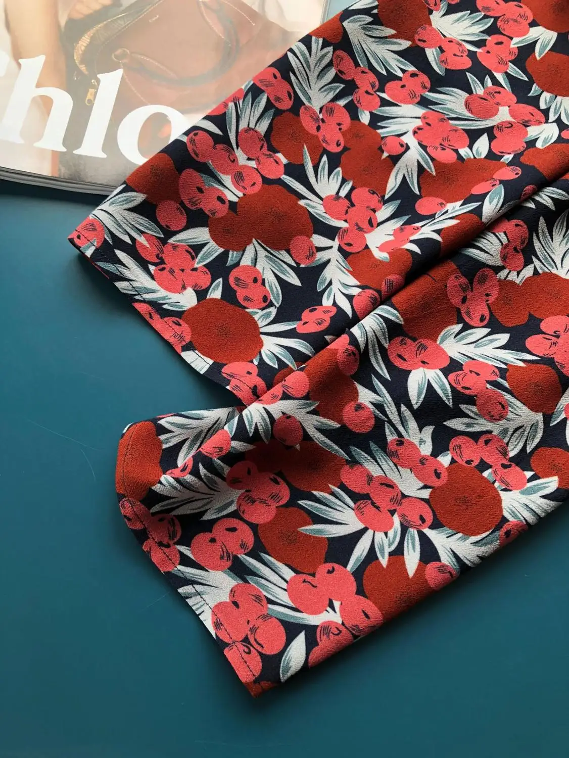 

100% Viscose Women Three Quarter Sleeve Blouse O-neck Printing Vintage Ladies Loose Shirt with Buttons Spring and Summer