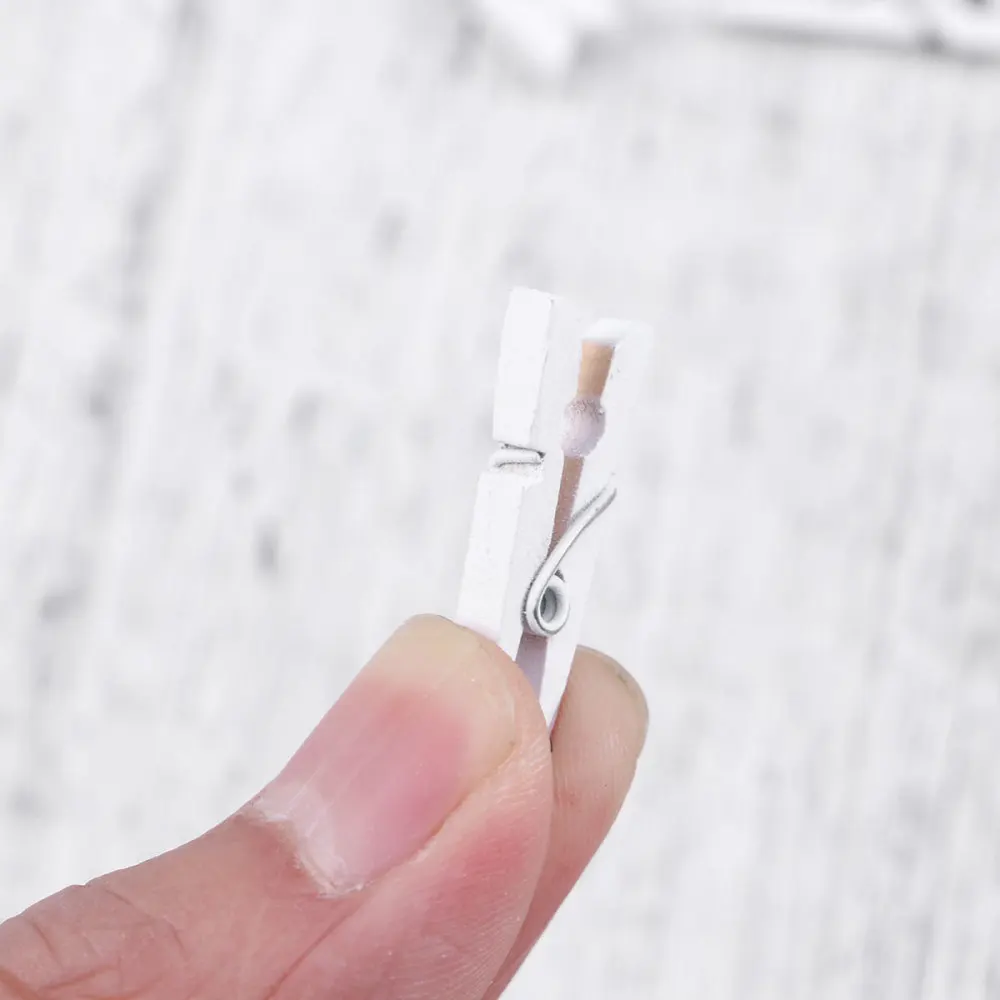 

100pcs White Mini 2.5cm x 0.3cm Wooden Utility Versatile Paper Clips Clothespin Clips Picture Photo Clips Cable Clips Pictures