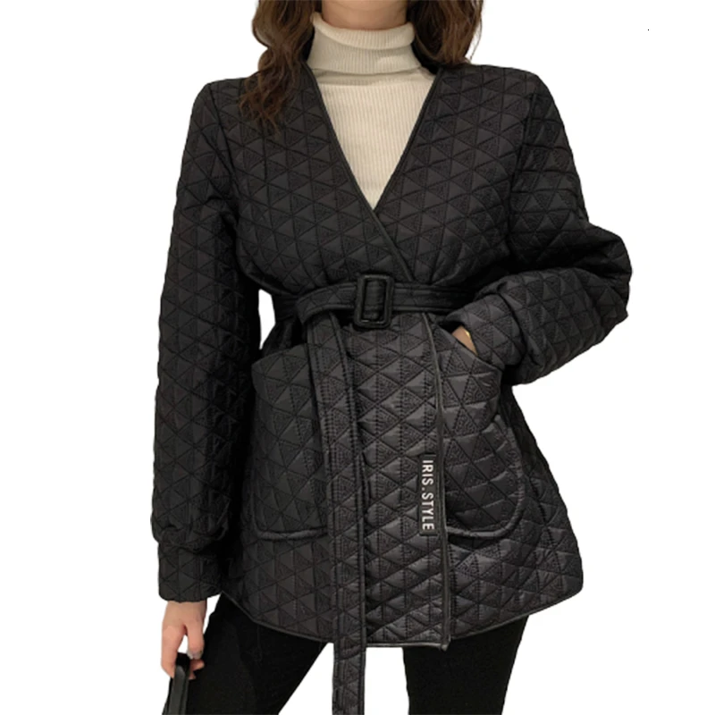 Куртка женская осенне зимняя на хлопковом наполнителе с поясом и V образным