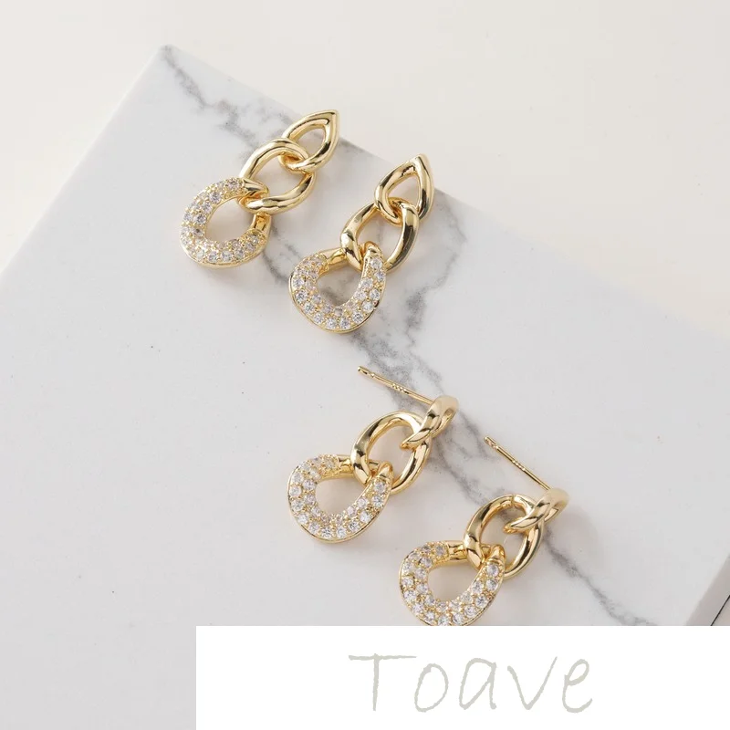 Позолоченная цепочка с микроинкрустированным цирконием и серебряной иглой