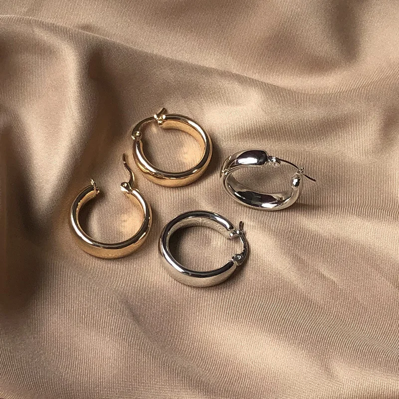 

Fashion Bending Glossy Hoop Hanging Earrings For Women Simple Geometric Metal Circle Dangle Ear Cuffs Brincos Party Jewelry Gift