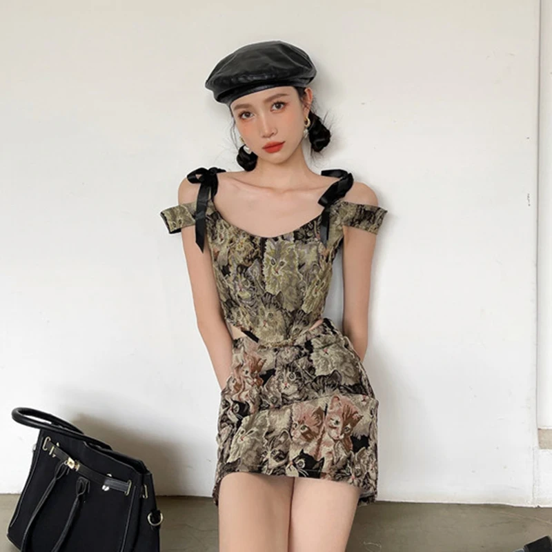 

XIZIHUPAN Vintage Embroidered Vest For Women Square Collar Sleeveless Lace Up Print Tank Tops Female Summer Fashion Clothing New