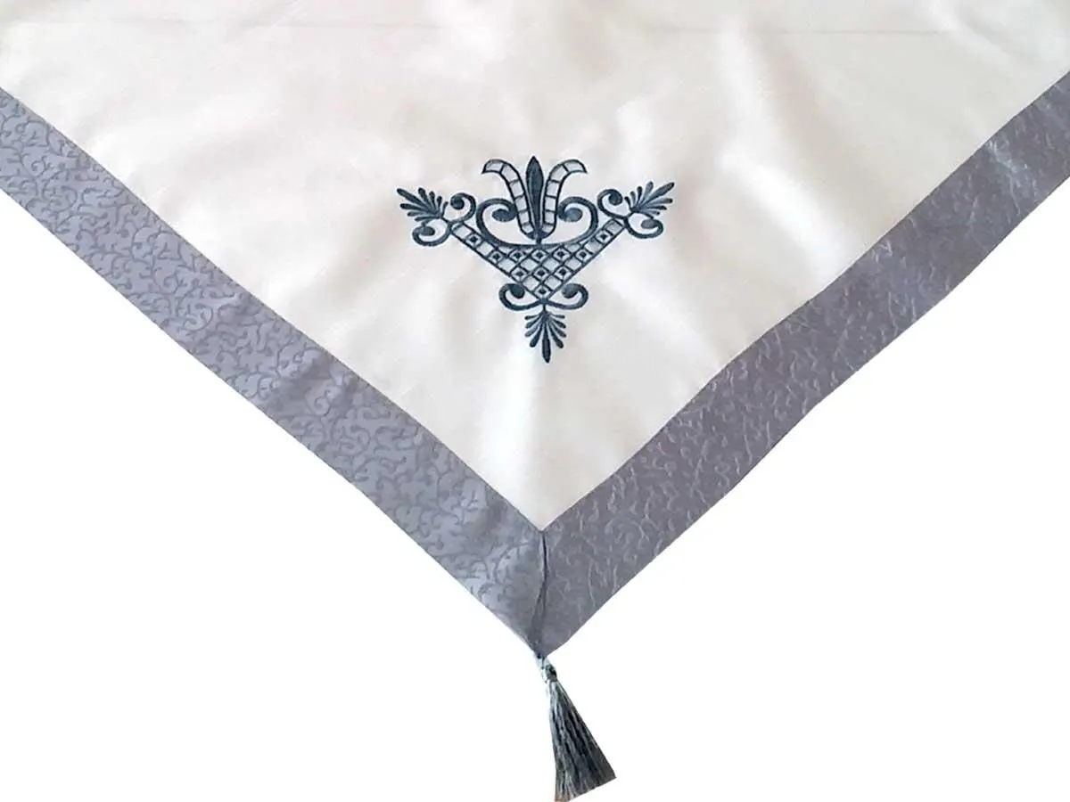 

Тюльпан накаламский серый кремовый