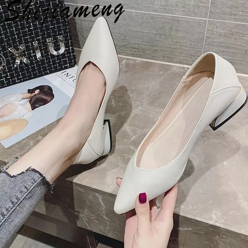 

2021 Весенняя Новинка кожаная обувь с открытым носком женская обувь с заостренным носком; Толстый Единственная пара туфель на каблуках, из мя...