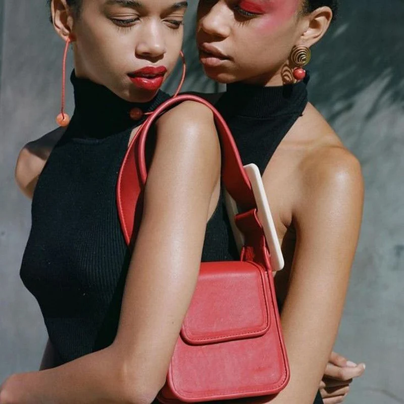 

Нишевый дизайн, женская модная простая искусственная Женская роскошная дизайнерская однотонная портативная маленькая квадратная сумка