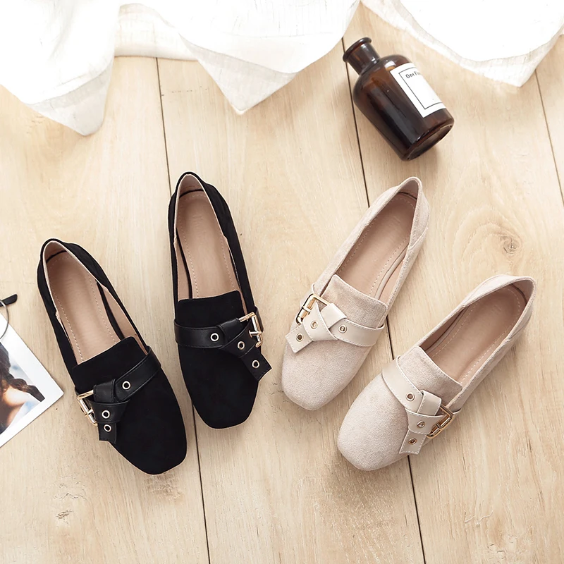 Женские туфли на плоской подошве простые весенние с квадратным носком и ремешком