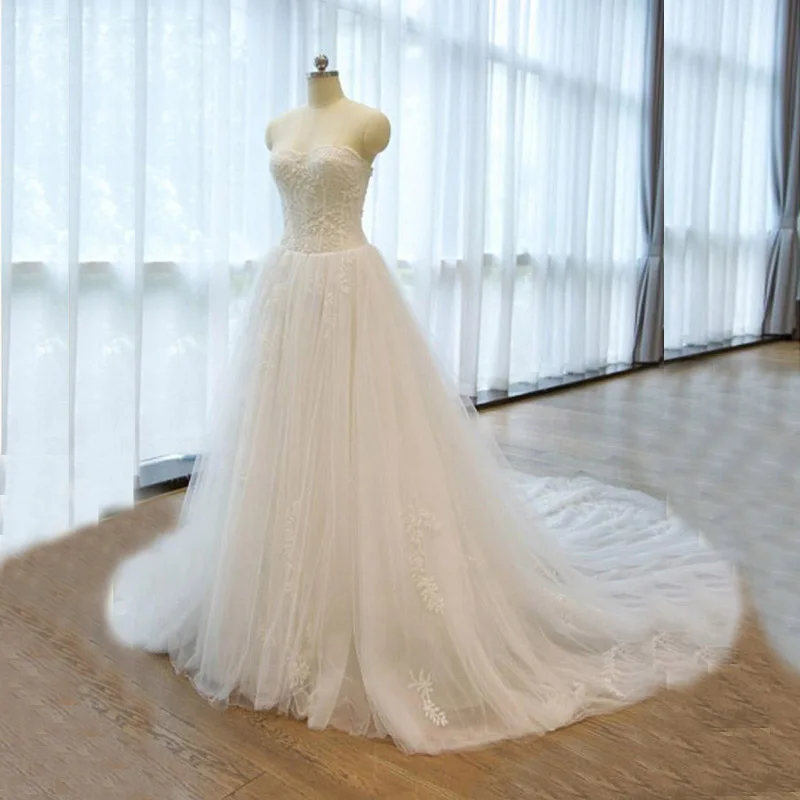 

Charming Real Sample White Lace Applique Bridal Wedding Dresses Sweetheart Wedding Gowns for Bride Chapel Train Zipper Back