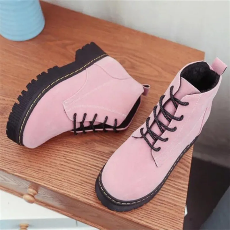 Новые осенне-зимние замшевые женские сапоги удобные на плоской подошве с