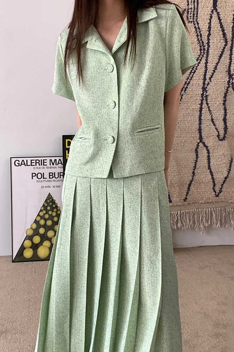 

Korea chic simple avocado green lapel loose short-sleeved suit jacket + high-waist pleated skirt long skirt