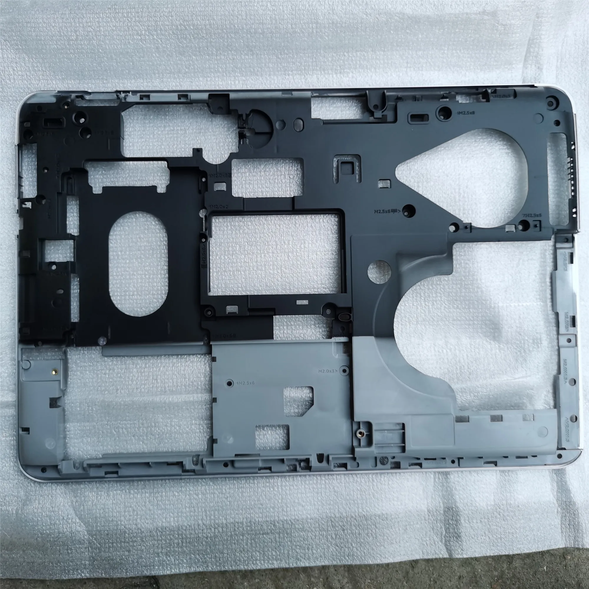 

New laptop bottom case base cover for HP 640 645 G2 G3 840657-001