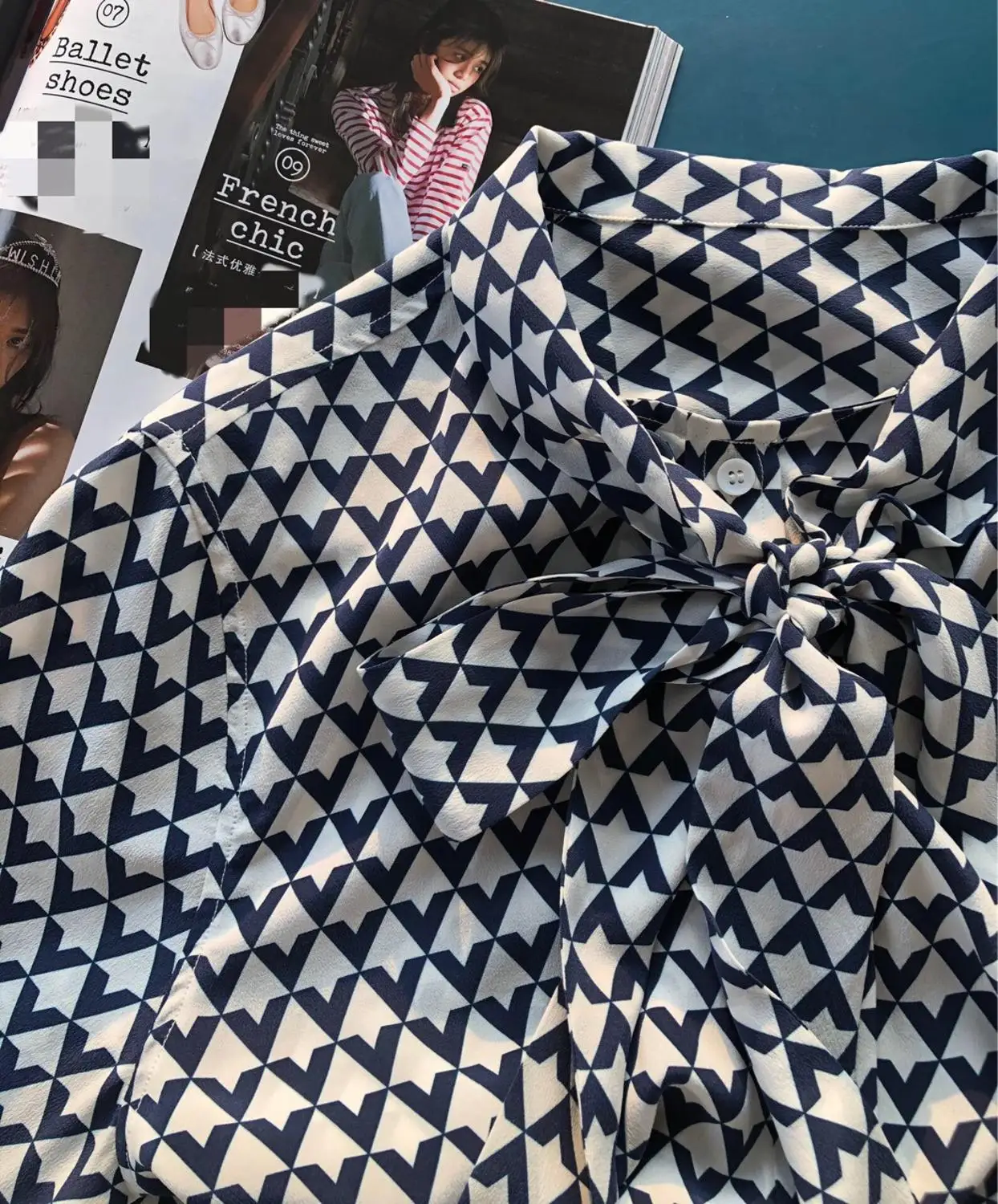 

100% Silk Blue and White V Print Blouse Women Loose Shirt with Ribbon Bow Long Sleeve Casual Top
