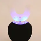 Электрическая зубная щетка с беспроводной зарядкой и светодиодсветильник кой